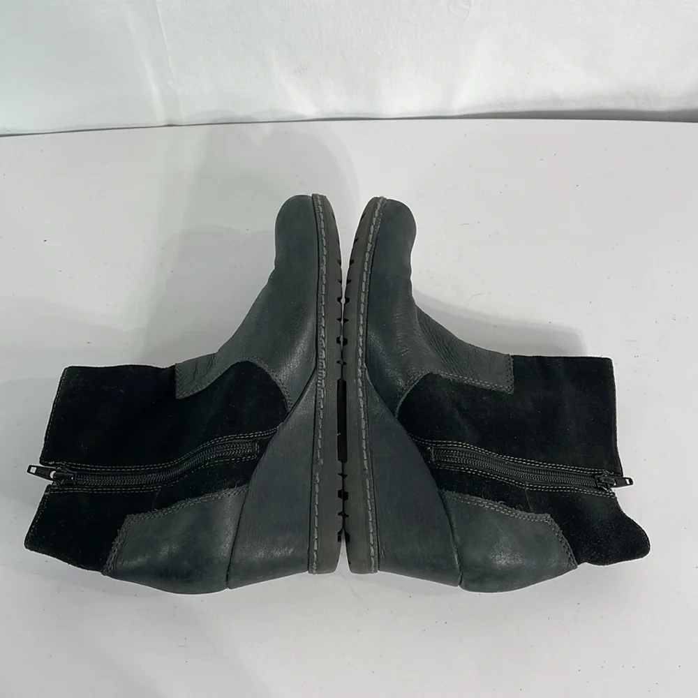 Earth Hilltopper, black 8.5. Black suede and leather zip bootie w warm lining.